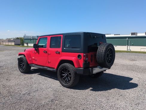 Used 2015 Jeep Wrangler Unlimited Sahara w/ Connectivity Group AWD/4WD image 8