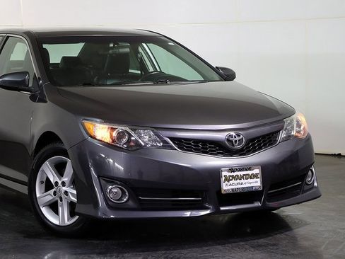 Used 2014 Toyota Camry SE image 6