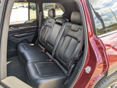 Used 2024 Jeep Grand Cherokee Limited image 24