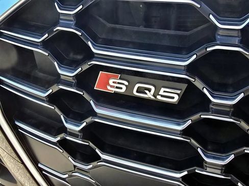 Used 2022 Audi SQ5 Prestige w/ Prestige Package AWD/4WD image 3