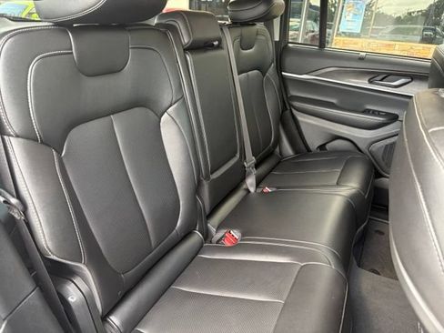 Used 2023 Jeep Grand Cherokee Limited w/ Luxury Tech Group II AWD/4WD image 35