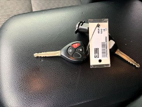 Used 2016 Toyota 4Runner SR5 image 12