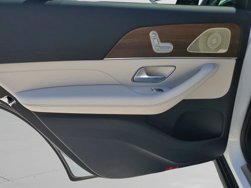 New 2026 Mercedes-Benz GLS 450 4MATIC image 32