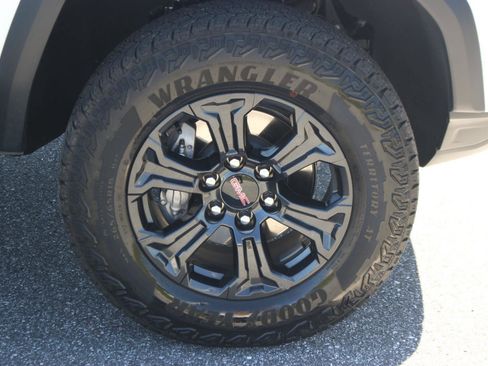 Used 2025 GMC Canyon Elevation w/ Convenience Package image 31