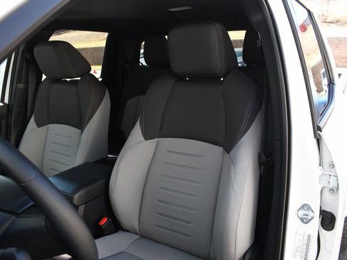 Certified 2025 Toyota Tacoma TRD Off-Road image 17