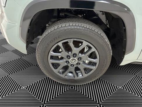 Used 2024 Toyota Tundra Platinum AWD/4WD image 9
