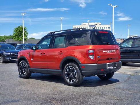 Used 2023 Ford Bronco Sport Outer Banks w/ Tech Package AWD/4WD image 2