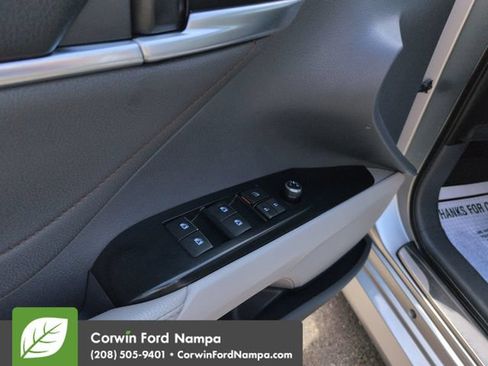 Used 2018 Toyota Camry XLE FWD image 11