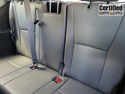 Used 2023 Toyota Highlander L image 9