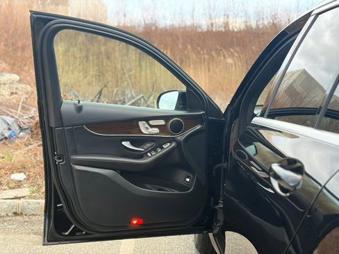 Used 2020 Mercedes-Benz GLC 300 4MATIC image 11