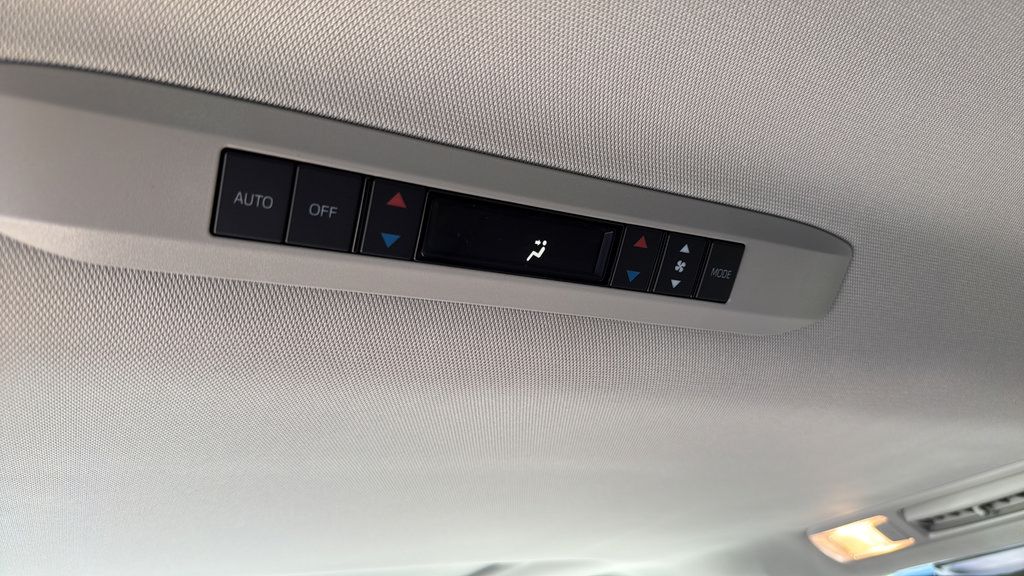 Used 2026 Toyota Sienna XLE FWD image 18
