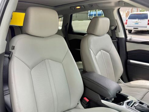 Used 2016 Cadillac SRX Luxury w/ Driver Awareness Package FWD image 16