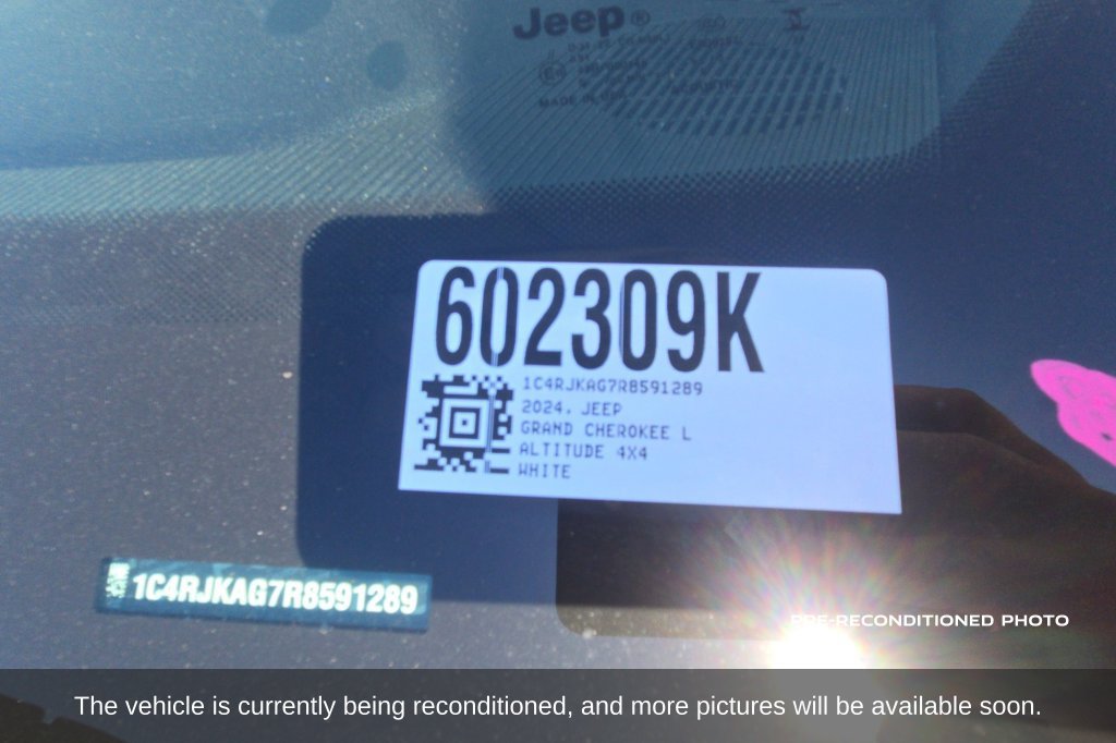 Used 2024 Jeep Grand Cherokee L Laredo AWD/4WD image 19