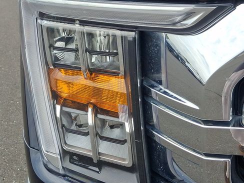 Used 2022 Ford F150 XLT w/ Equipment Group 302A High AWD/4WD image 9