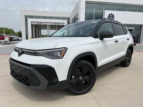 New 2025 Volkswagen Taos SE image 1
