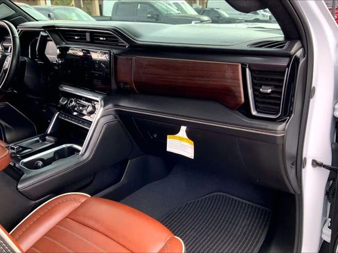 Used 2025 GMC Sierra 2500 Denali Ultimate image 17