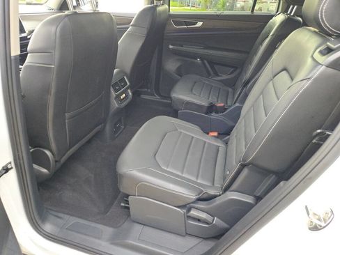 Used 2024 Volkswagen Atlas SEL AWD/4WD image 16