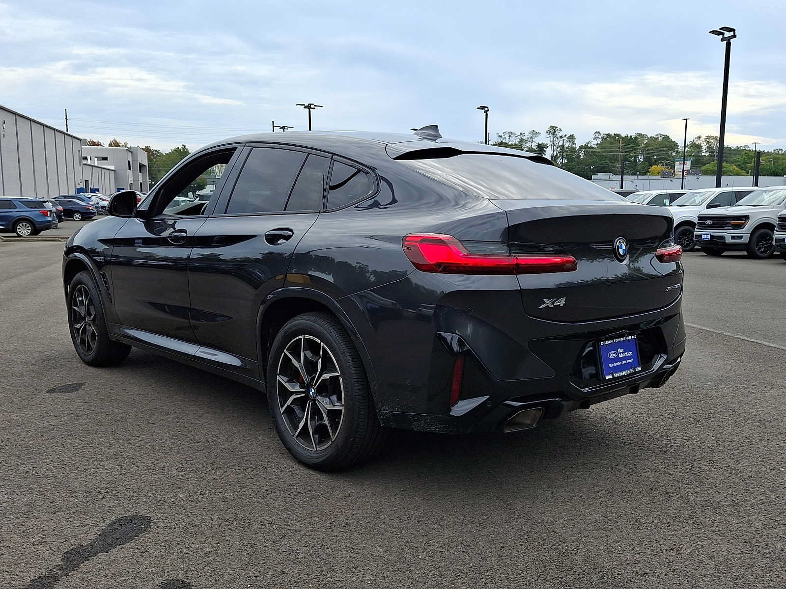 Used 2024 BMW X4 xDrive30i w/ Premium Package AWD/4WD image 4