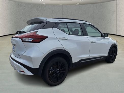 Used 2024 Nissan Kicks SR image 5