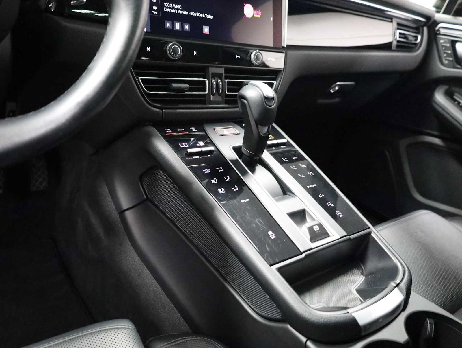 Certified 2023 Porsche Macan Turbo AWD/4WD image 29