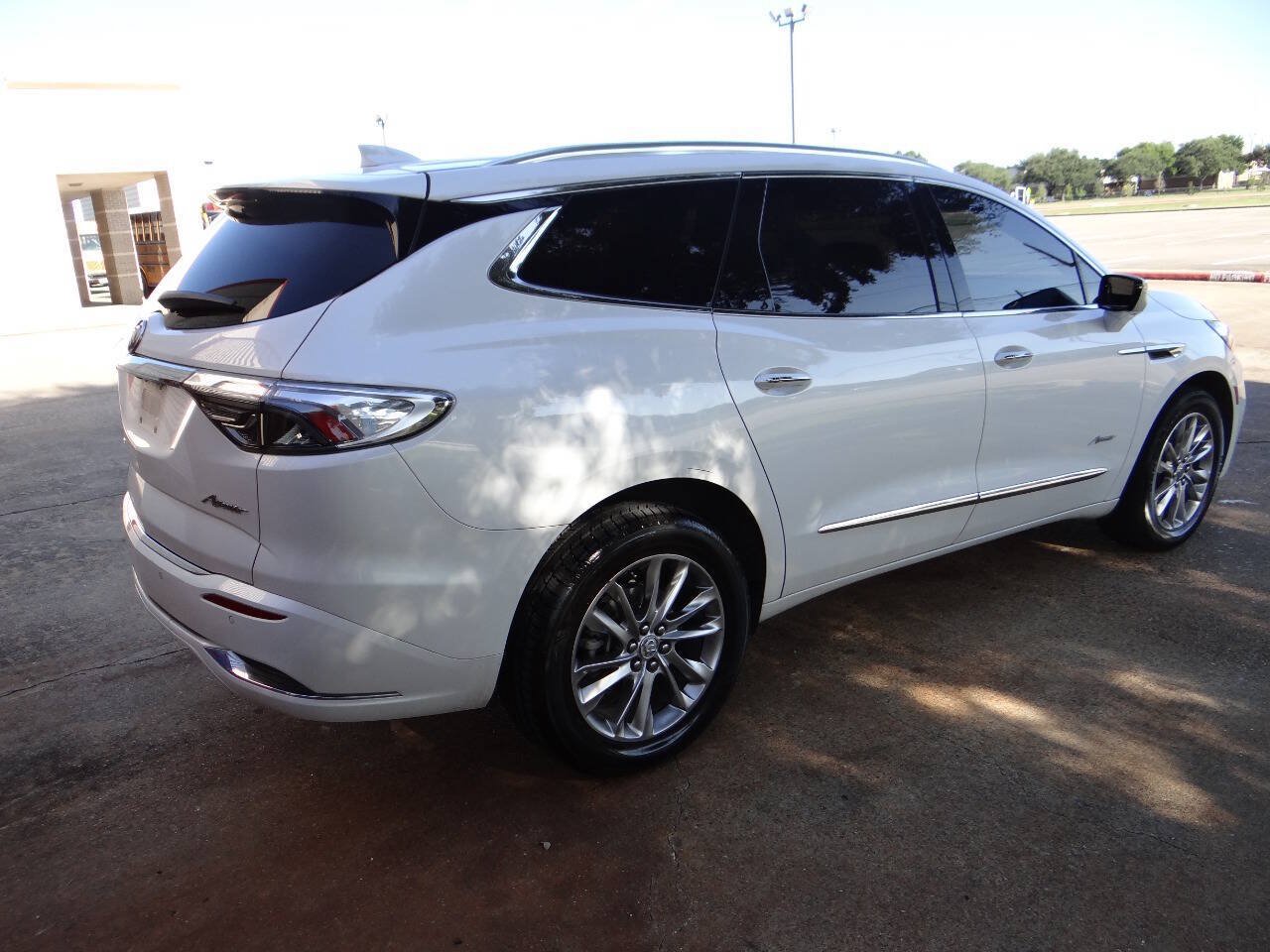 Used 2023 Buick Enclave Avenir w/ Avenir Technology Package AWD/4WD image 5