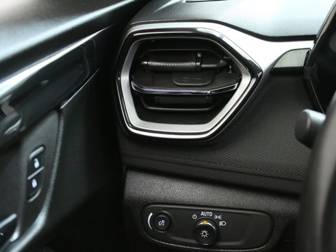 Used 2024 Chevrolet TrailBlazer LT w/ Convenience Package FWD image 16
