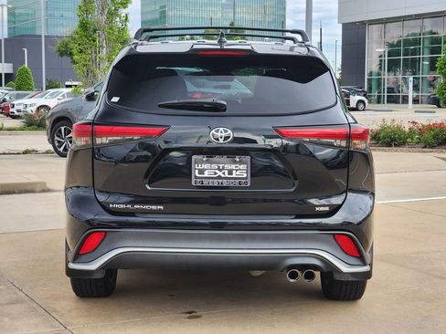 Used 2021 Toyota Highlander XSE FWD image 6
