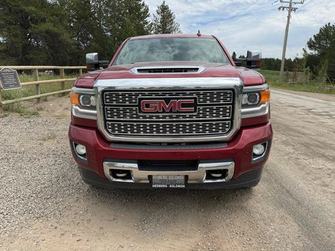 Used 2019 GMC Sierra 2500 Denali w/ Duramax Plus Package AWD/4WD image 2