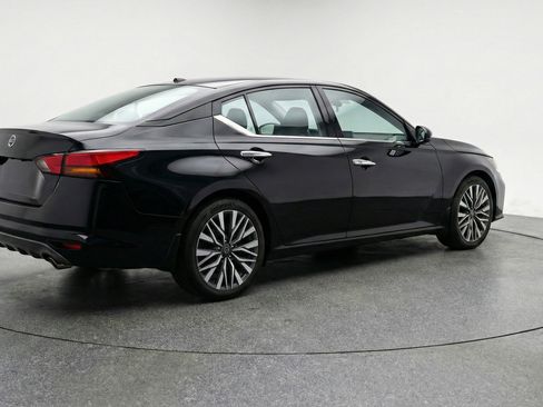 Used 2025 Nissan Altima 2.5 SV image 9