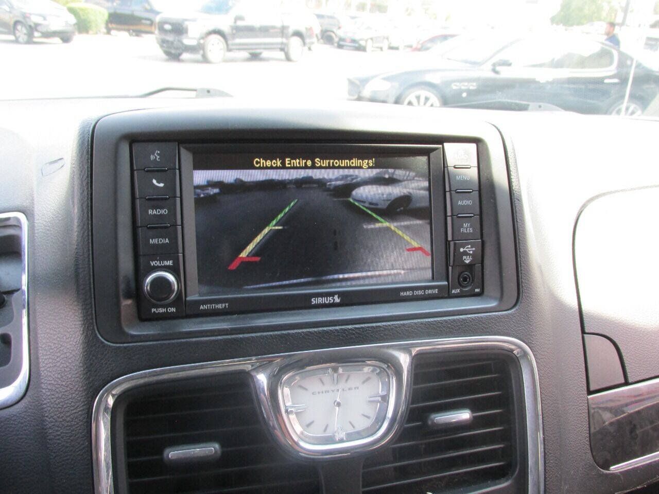 Used 2015 Chrysler Town & Country Touring w/ Driver Convenience Group FWD image 62