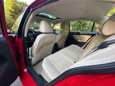 Used 2014 Volkswagen Jetta SE FWD image 17