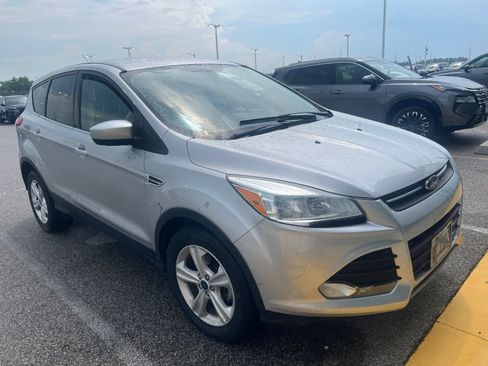 Used 2016 Ford Escape SE FWD image 2