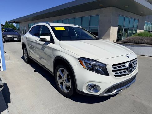 Used 2018 Mercedes-Benz GLA 250 4MATIC image 2
