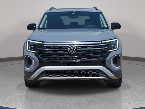 Used 2024 Volkswagen Atlas Peak Edition SE AWD/4WD image 3