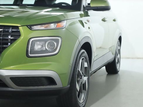 Used 2023 Hyundai Venue SEL FWD image 4