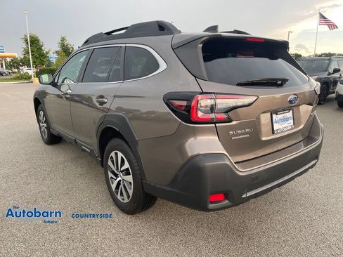 Used 2024 Subaru Outback Premium AWD/4WD image 3