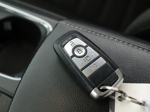 Used 2020 Ford Fusion SE image 21