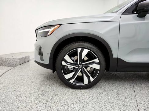 New 2026 Volvo XC40 B5 Plus w/ Climate Package AWD/4WD image 25