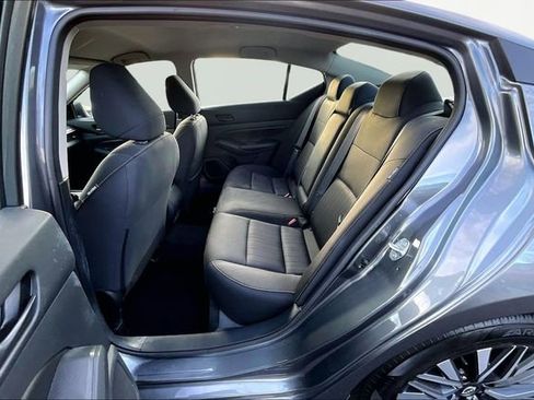 Used 2024 Nissan Altima 2.5 SV image 16