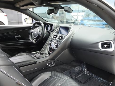 Used 2018 Aston Martin DB11 V12 RWD image 15