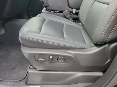 Used 2025 GMC Sierra 1500 SLT image 4