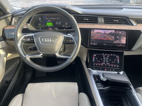 Used 2019 Audi e-tron Prestige w/ Prestige Package AWD/4WD image 17