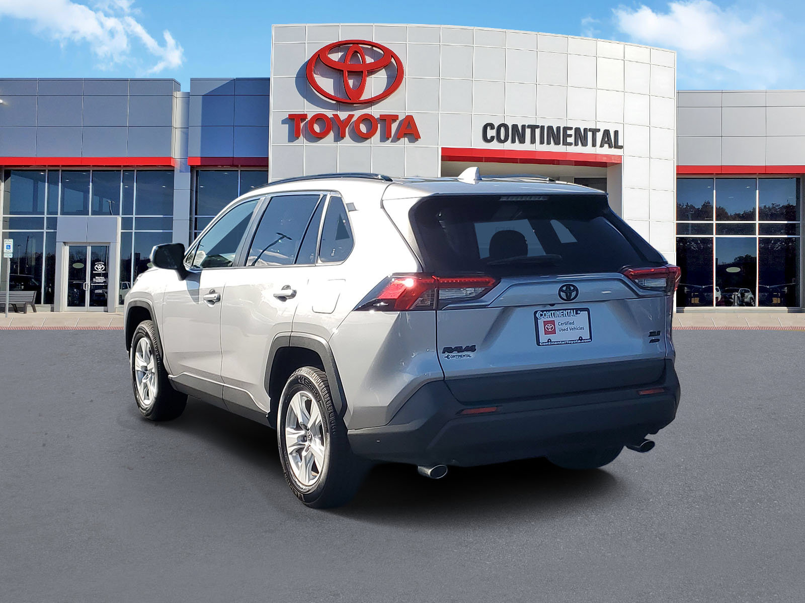 Certified 2019 Toyota RAV4 XLE w/ All Weather Liner Package AWD/4WD image 4