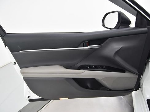 Used 2018 Toyota Camry SE FWD image 31