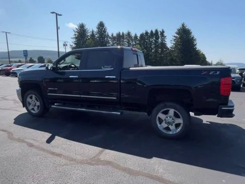 Used 2019 Chevrolet Silverado 2500 LTZ w/ LTZ Plus Package AWD/4WD image 6