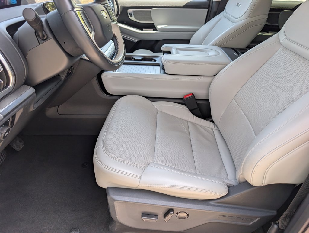Used 2025 Ford Expedition Platinum w/ Driver's Package AWD/4WD image 19
