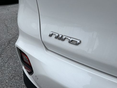 Used 2022 Kia Niro EX Premium FWD image 9