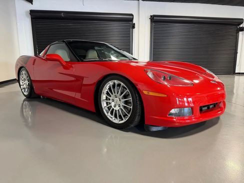 Used 2009 Chevrolet Corvette Coupe w/ Preferred Equipment Group RWD image 3