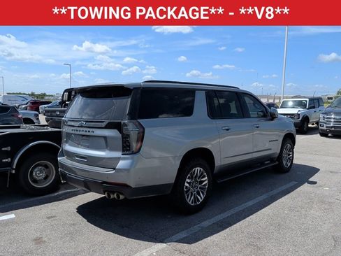 Used 2025 Chevrolet Suburban Z71 w/ Comfort Package AWD/4WD image 7