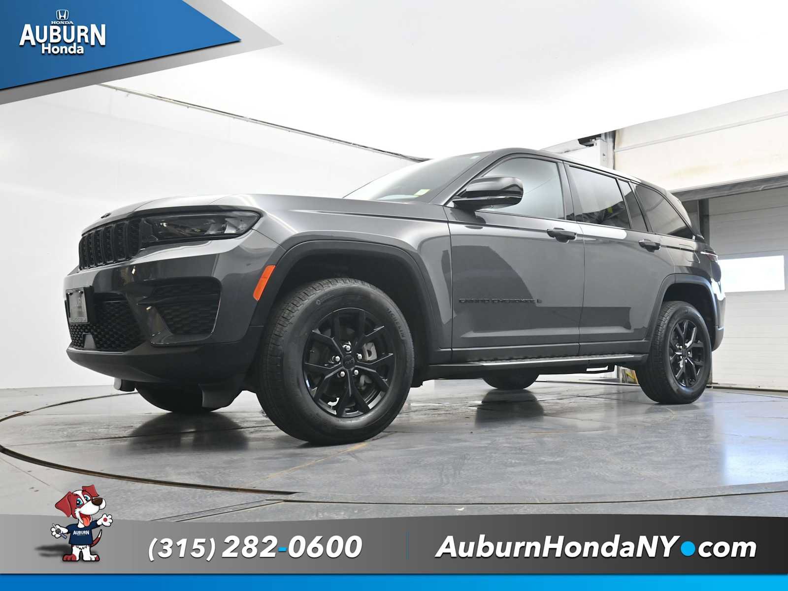 Used 2024 Jeep Grand Cherokee Altitude AWD/4WD image 21